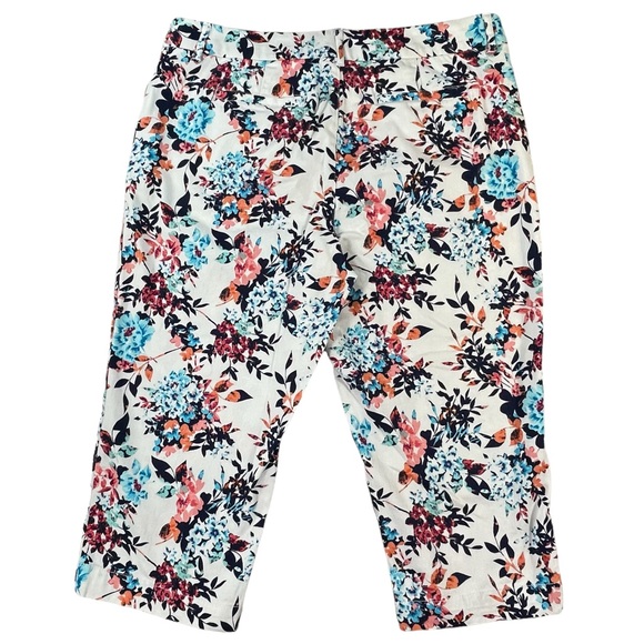 St. John’s bay size 14 white with blues, oranges, reds floral cropped pants - Picture 5 of 14
